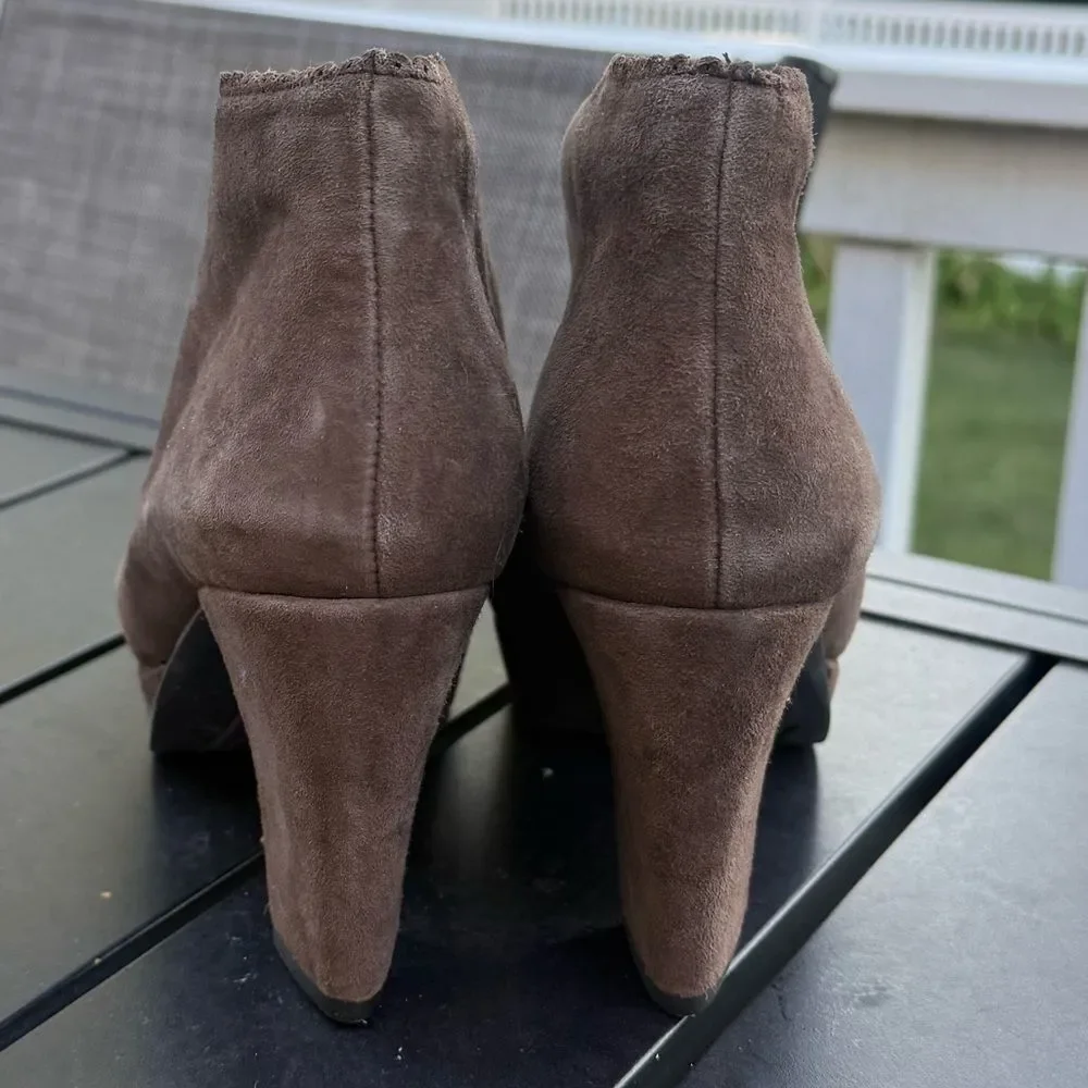 Anthropologie Earthies Brown Suede Ankle Boots Womens Size 7.5 Block Heel NEW